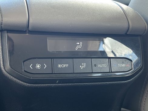 Used 2022 Toyota Highlander XLE image 21