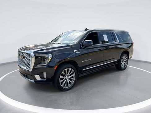 Used 2022 GMC Yukon XL Denali w/ Denali Premium Package AWD/4WD image 1