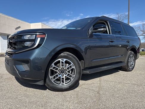Used 2025 Ford Expedition Active image 3