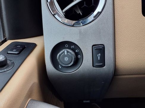 Used 2011 Ford F250 Lariat w/ Lariat Interior Pkg image 8