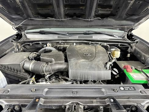Used 2017 Toyota Tacoma TRD Sport w/ Tow Package (A/T) AWD/4WD image 28
