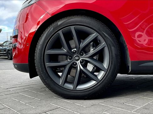 Used 2025 Land Rover Range Rover Sport SE image 9