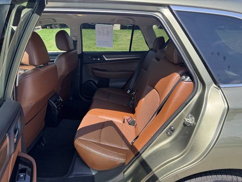 Used 2017 Subaru Outback 3.6R Touring w/ Popular Package #5A AWD/4WD image 12