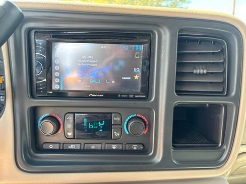 Used 2003 Chevrolet Suburban 2500 LT w/ LT Preferred Equipment Group AWD/4WD image 15
