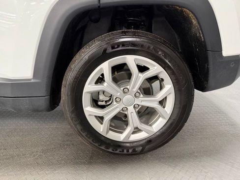 Used 2024 Jeep Compass Latitude w/ Convenience Group AWD/4WD image 7