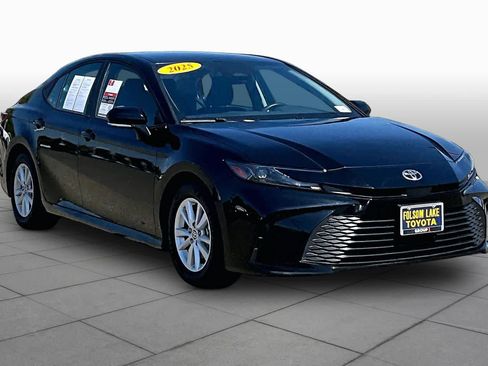 Used 2025 Toyota Camry LE FWD image 2