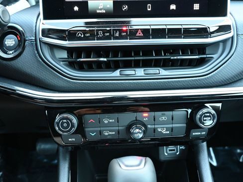 New 2026 Jeep Compass Latitude AWD/4WD image 14