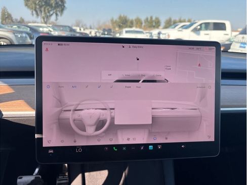 Used 2022 Tesla Model Y Long Range image 18