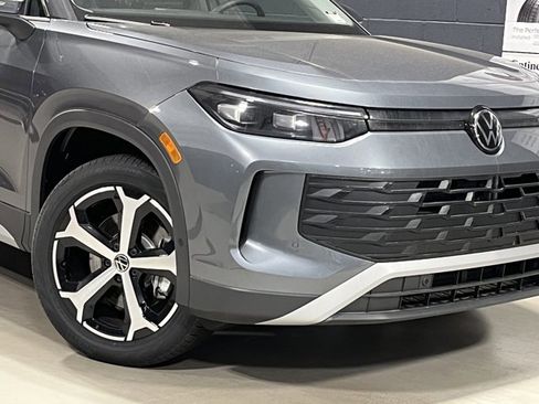 New 2026 Volkswagen Tiguan SE AWD/4WD image 3