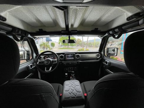 Used 2019 Jeep Wrangler Unlimited Sahara AWD/4WD image 13