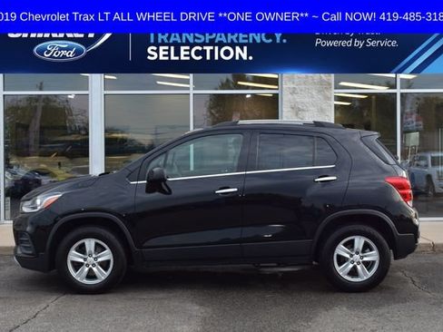 Used 2019 Chevrolet Trax LT w/ LT Convenience Package AWD/4WD image 2