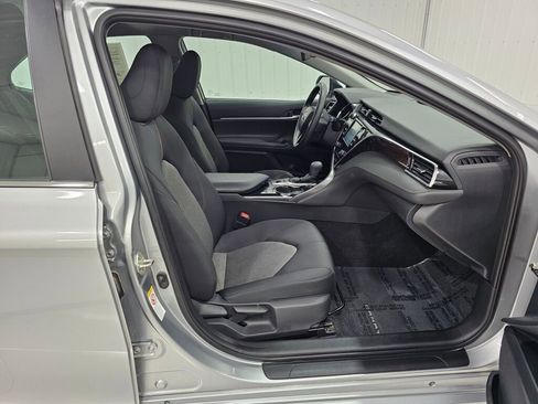 Used 2018 Toyota Camry LE image 20