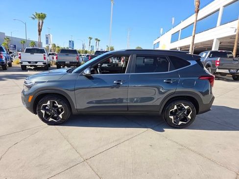 Used 2024 Kia Seltos EX FWD image 3