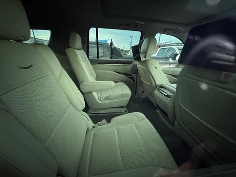 Used 2025 Cadillac Escalade ESV Sport Platinum AWD/4WD image 4