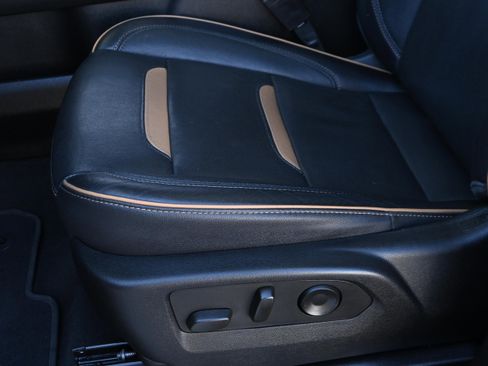 Used 2022 GMC Yukon XL AT4 image 26