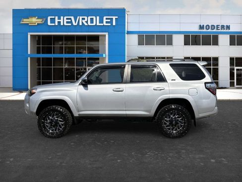 Used 2022 Toyota 4Runner SR5 AWD/4WD image 2