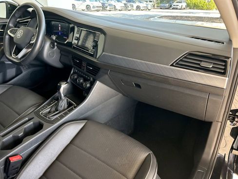 Used 2024 Volkswagen Jetta SE FWD image 32