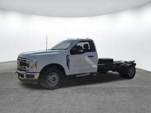 New 2026 Ford F350 XL w/ XL Chrome Package image 4
