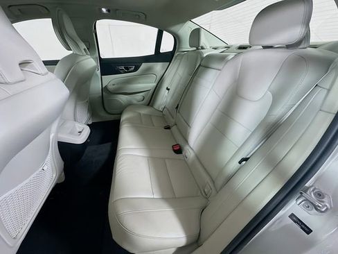 Used 2020 Volvo S60 T6 Momentum image 25