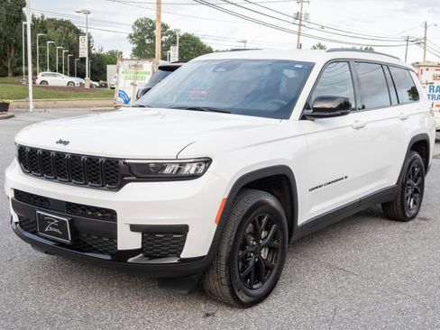 Used 2024 Jeep Grand Cherokee L Laredo image 6