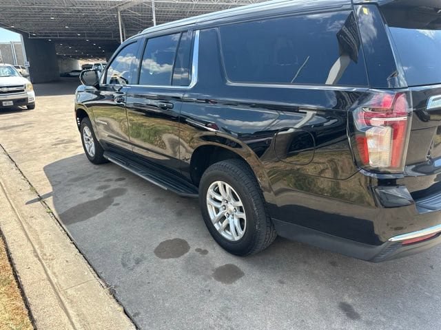 Used 2021 Chevrolet Suburban LS RWD image 2