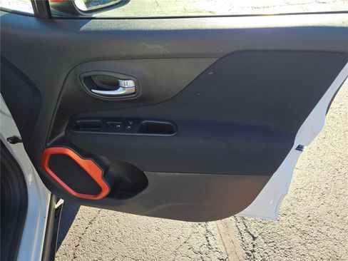 Certified 2020 Jeep Renegade Latitude image 6