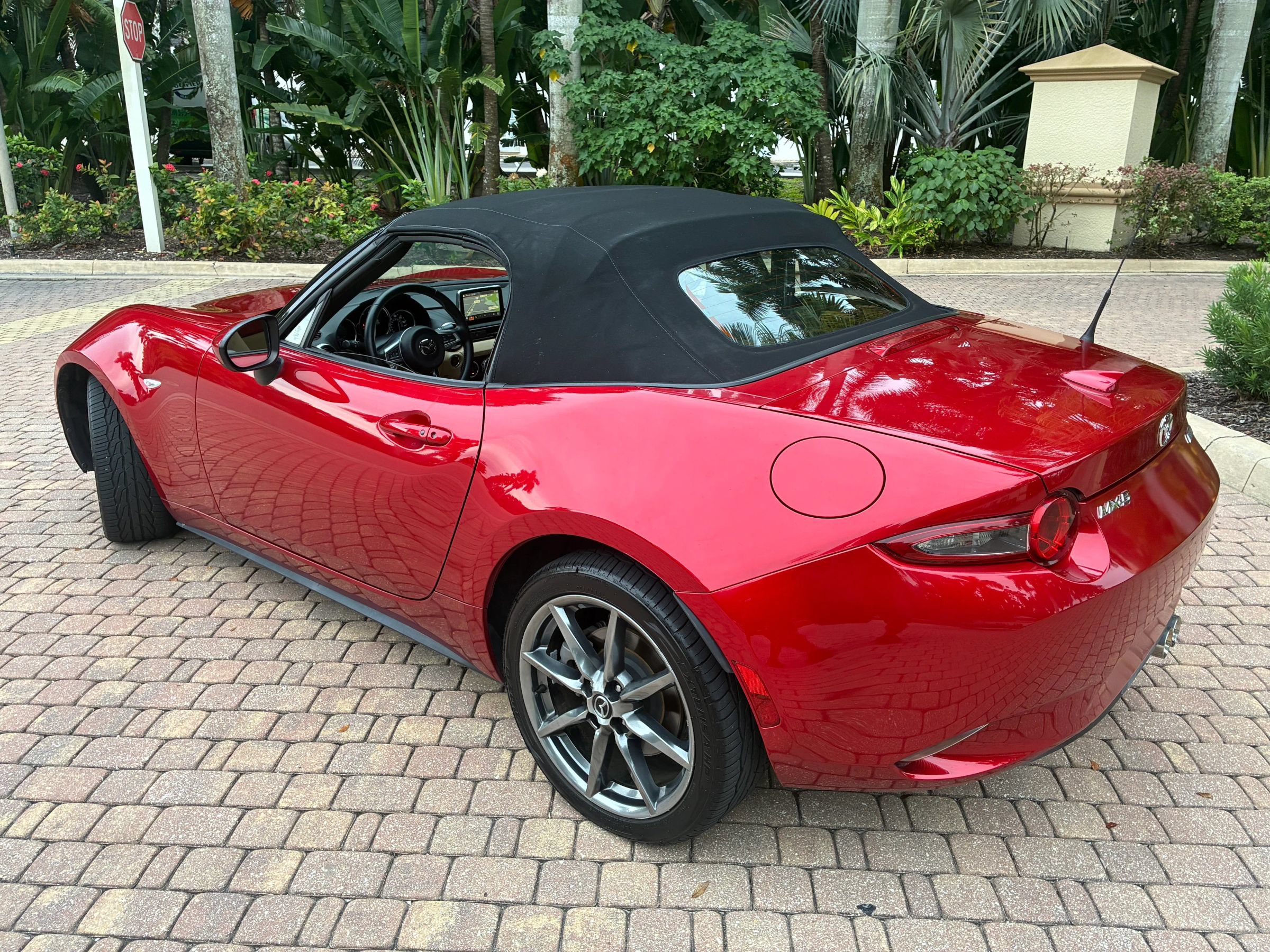 Used 2016 MAZDA MX-5 Miata Grand Touring RWD image 10