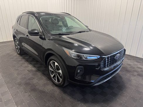 Used 2024 Ford Escape Platinum AWD/4WD image 2