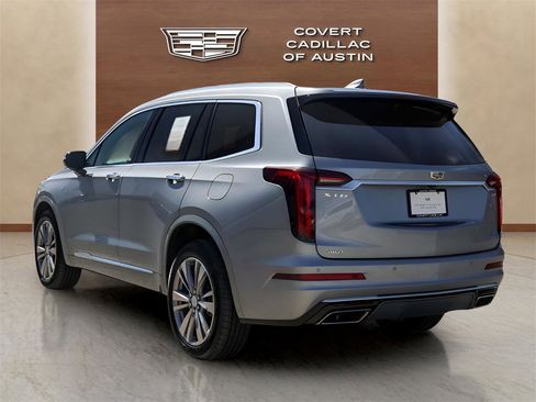 Used 2025 Cadillac XT6 Premium Luxury image 3