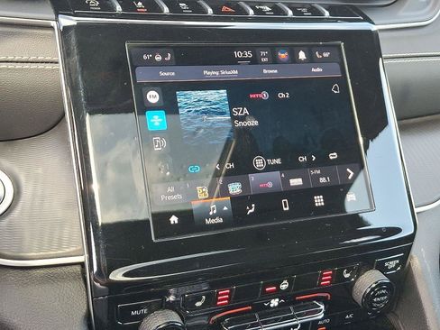 Used 2023 Jeep Grand Cherokee Altitude image 17