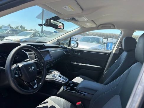 Used 2019 Honda Clarity Plug-In Hybrid image 3