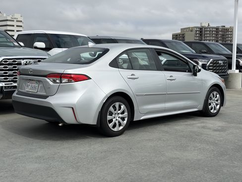 Used 2025 Toyota Corolla LE FWD image 3