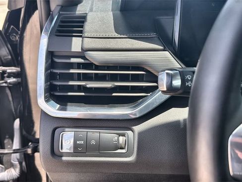 Certified 2026 GMC Acadia Elevation w/ Elevation Premium Package FWD image 17