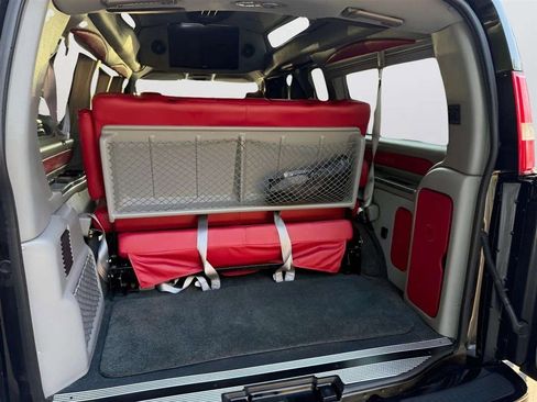 Used 2018 GMC Savana 2500 w/ Enhanced Convenience Package RWD image 29