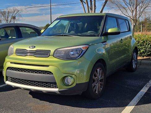 Used 2017 Kia Soul + image 3