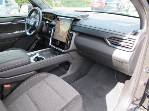 Used 2025 GMC Acadia Elevation image 12