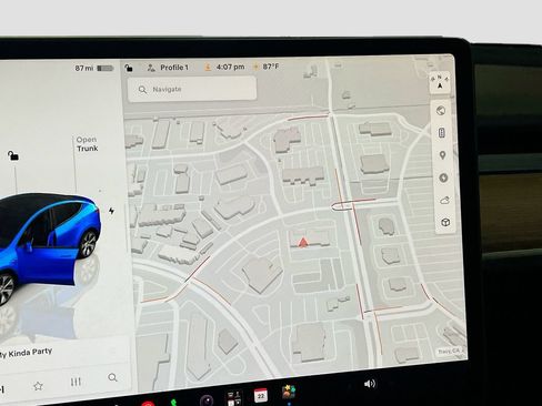 Used 2022 Tesla Model Y Long Range AWD/4WD image 12