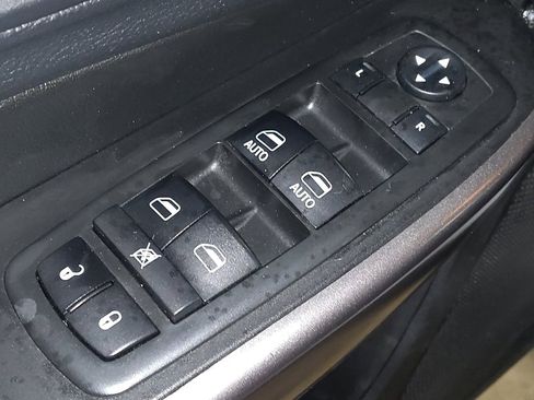 Used 2019 Jeep Cherokee Latitude Plus w/ Cold Weather Group image 27