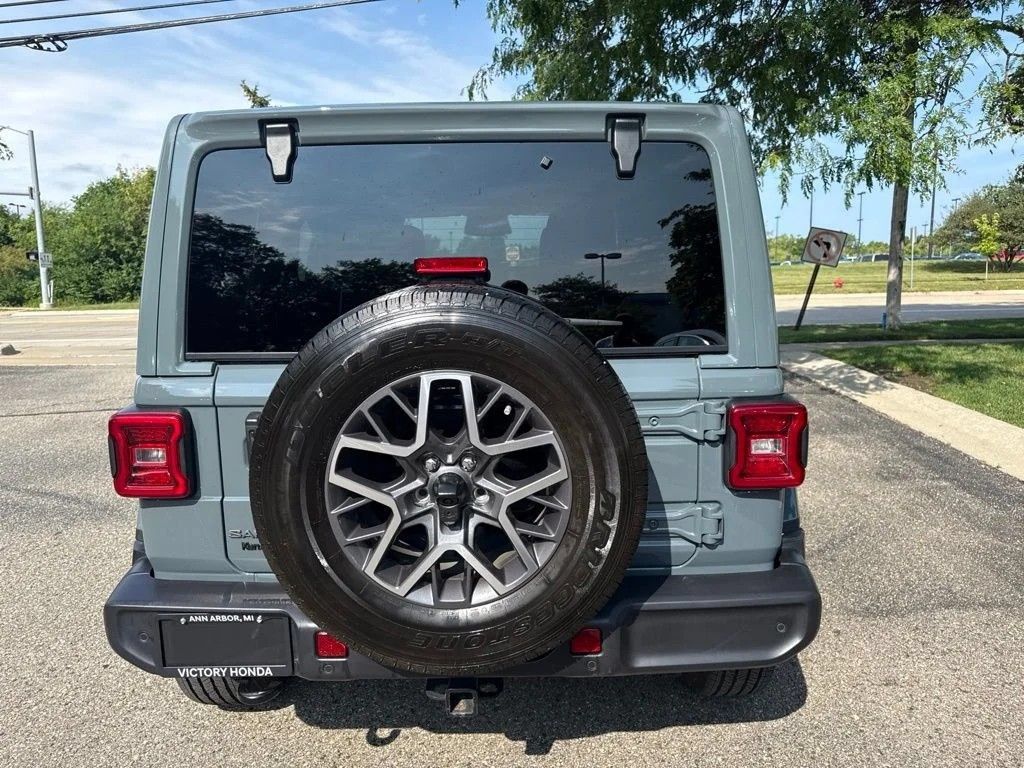 Used 2026 Jeep Wrangler Unlimited Sahara AWD/4WD image 9