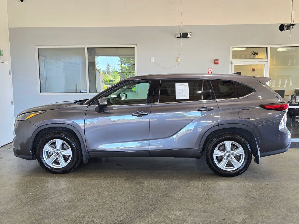 Used 2022 Toyota Highlander LE AWD/4WD image 7