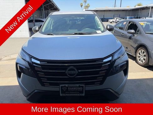 Used 2024 Nissan Rogue S AWD/4WD image 2