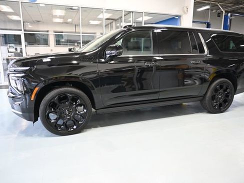 New 2026 Chevrolet Suburban High Country AWD/4WD image 7