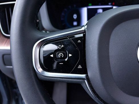 Used 2023 Volvo XC60 B6 Ultimate w/ Protection Package Premier image 33