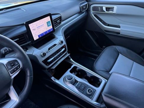 Certified 2022 Ford Explorer XLT w/ Equipment Group 202A AWD/4WD image 18