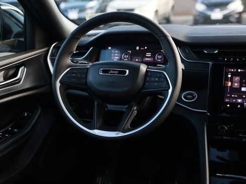 New 2025 Jeep Grand Cherokee Altitude image 22