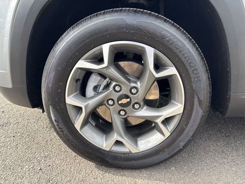 Used 2025 Chevrolet Trax LT FWD image 14