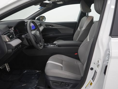 Used 2025 Toyota Camry SE image 21