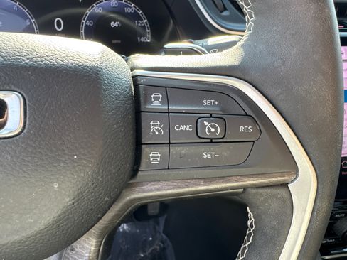 Certified 2024 Jeep Grand Cherokee Limited image 28