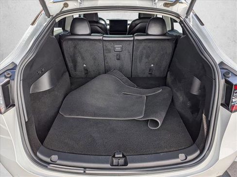 Used 2021 Tesla Model Y Long Range image 6