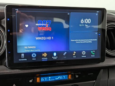 Used 2019 Toyota Tacoma TRD Off-Road image 33